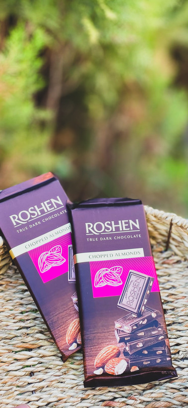 شکلات با مغز بادام