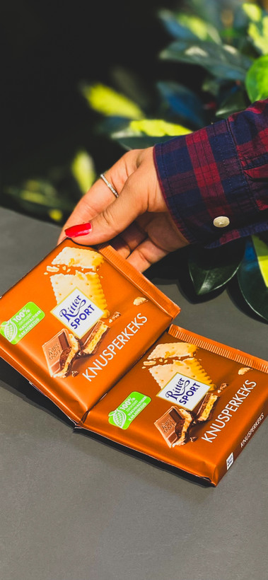 شکلات رنگ قهوه ای ریتراسپورت