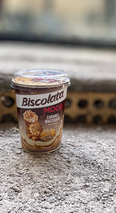 ویفر با کرم کارامل ماکیاتو لیوانی بیسکولاتا