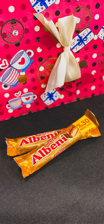 خرید شکلات با کرم کارامل آلبنی