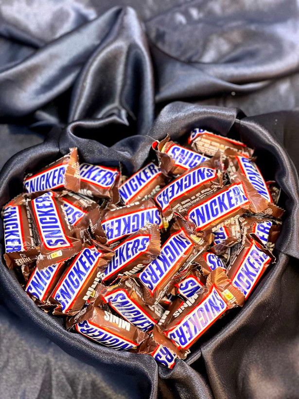 خرید شکلات با مغز بادام زمینی و کرم کارامل