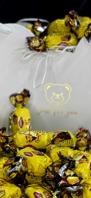 خرید شکلات با مغز بادام زمینی و کرم کارامل مستر بیگوئین