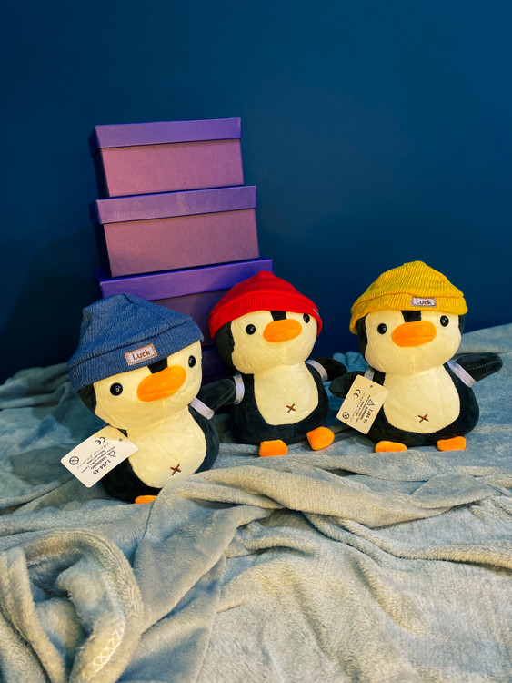 عروسک پنگوئن کلاهدار فانتزی