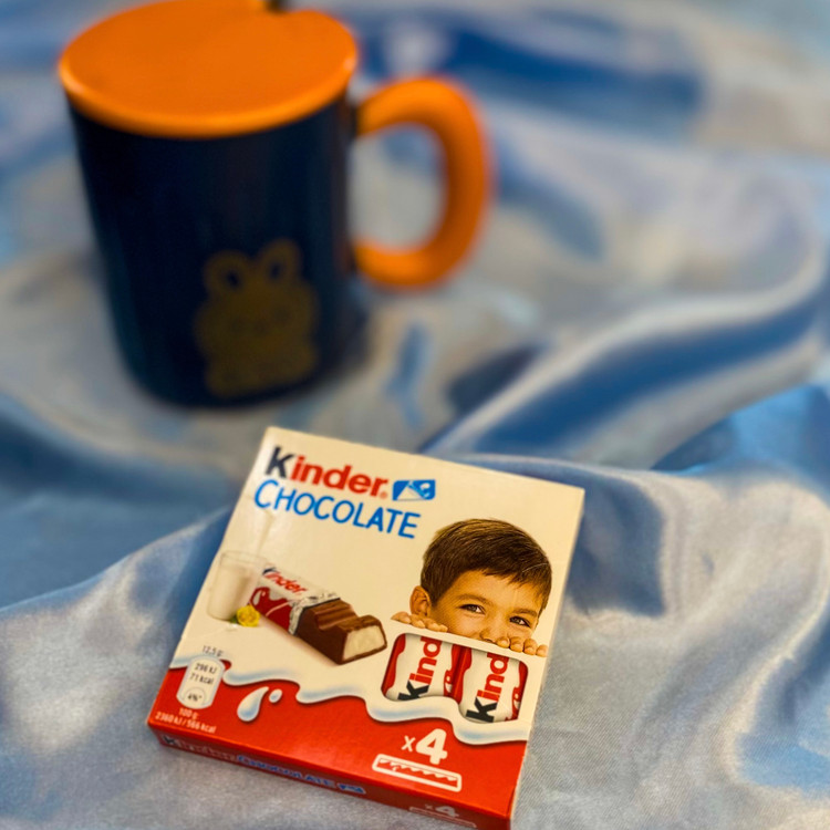 فروش شکلات کیندر بچه