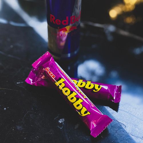 شکلات با مغز ریز فندق برند هوبی