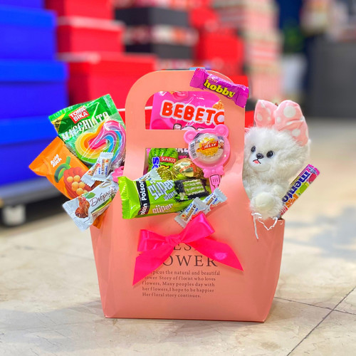 پک شکلات و پاستیل برای روز دختر